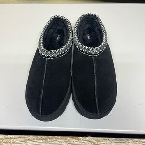 Black ugg tasmans